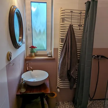 Dom W Dolinie Baryczy Nyaraló *